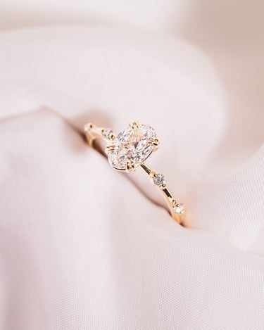 Daphne - Oval - Zen Moissanite