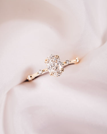 Daphne - Oval - Zen Moissanite