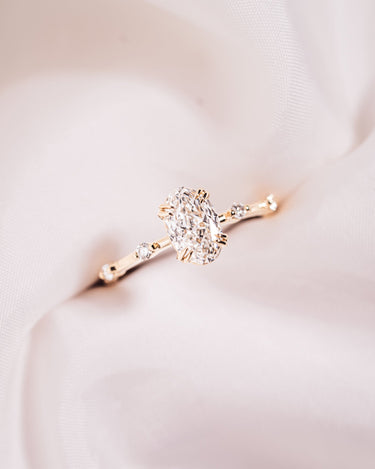 Daphne - Oval - Zen Moissanite