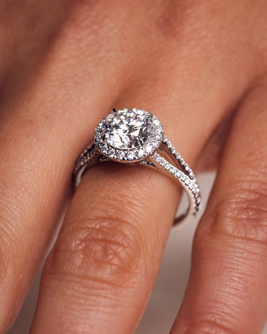 Larissa - Round - Zen Moissanite