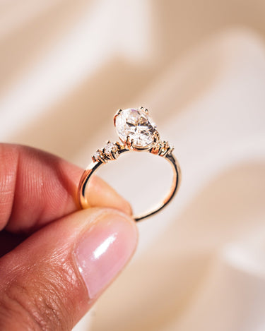 Magnolia - Oval - Zen Moissanite