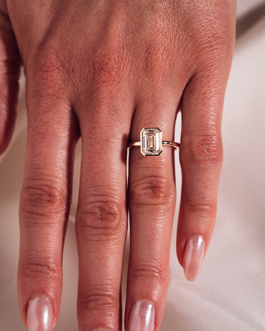 Ready to Ship - Beth - 2.5cte Emerald Lab - Diamond - Zen Moissanite