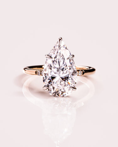 Gisèle - Pear - Zen Moissanite