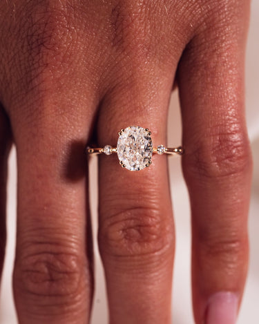 Daphne - Oval - Zen Moissanite
