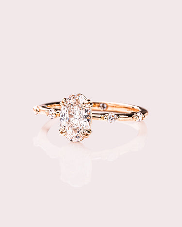 Daphne - Oval - Zen Moissanite