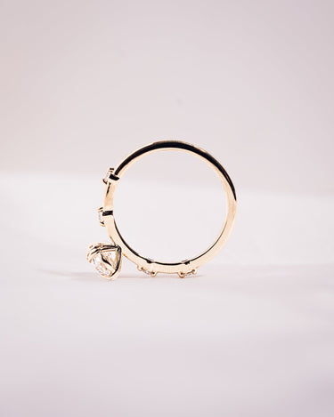 Daphne - Oval - Zen Moissanite