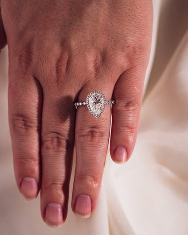Jenny - Pear - Zen Moissanite