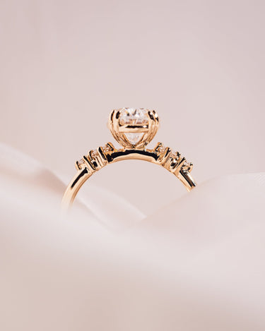 Magnolia - Oval - Zen Moissanite