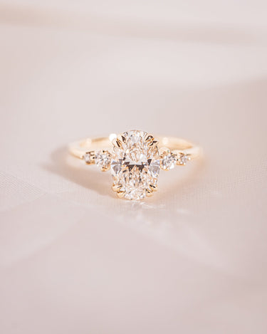Magnolia - Oval - Zen Moissanite