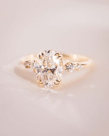 Magnolia - Oval Lab - Diamond - Zen Moissanite