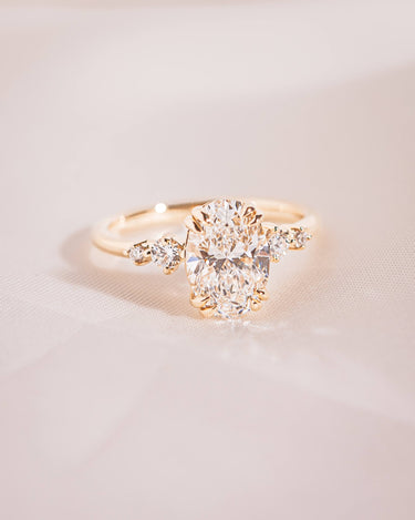 Magnolia - Oval Lab - Diamond - Zen Moissanite