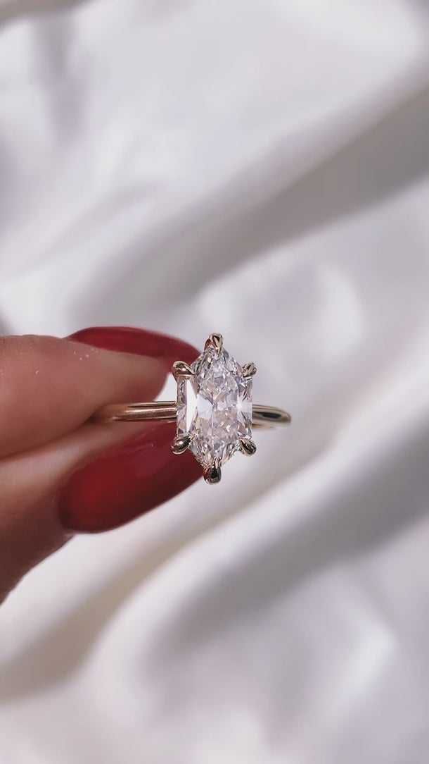 12.46x7.01mm (2.79ct) Hybrid Elongated Hexagon Lab-Diamond (D - VS1) Caroline (2mm plain band) - 14k YG - Size 8 3.MOV