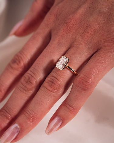 Ready to Ship - Beth - 2.5cte Emerald Lab - Diamond - Zen Moissanite